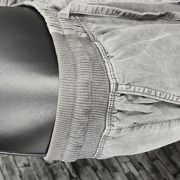 Aerie Essential Cargo Twill Jogger - Picture 6 of 9